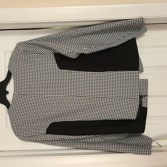 Clothes - Picture 3 of 3